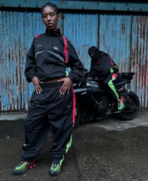 tracksuit, nylon tracksuit, sportswear set, track jacket, track pants, new arrival, brand awareness, lifestyle, outdoor, bold, energetic, black, green